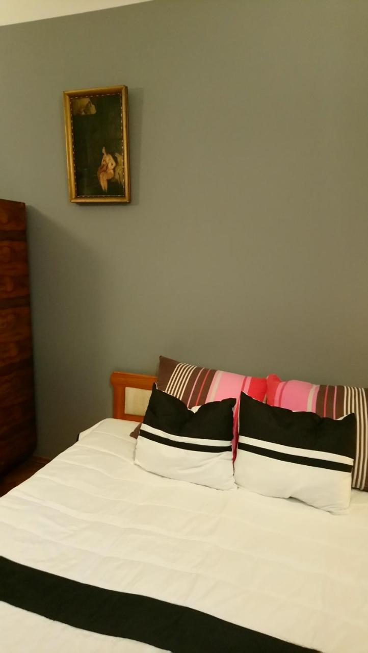 Words & Swords Apartment Krakow Luaran gambar